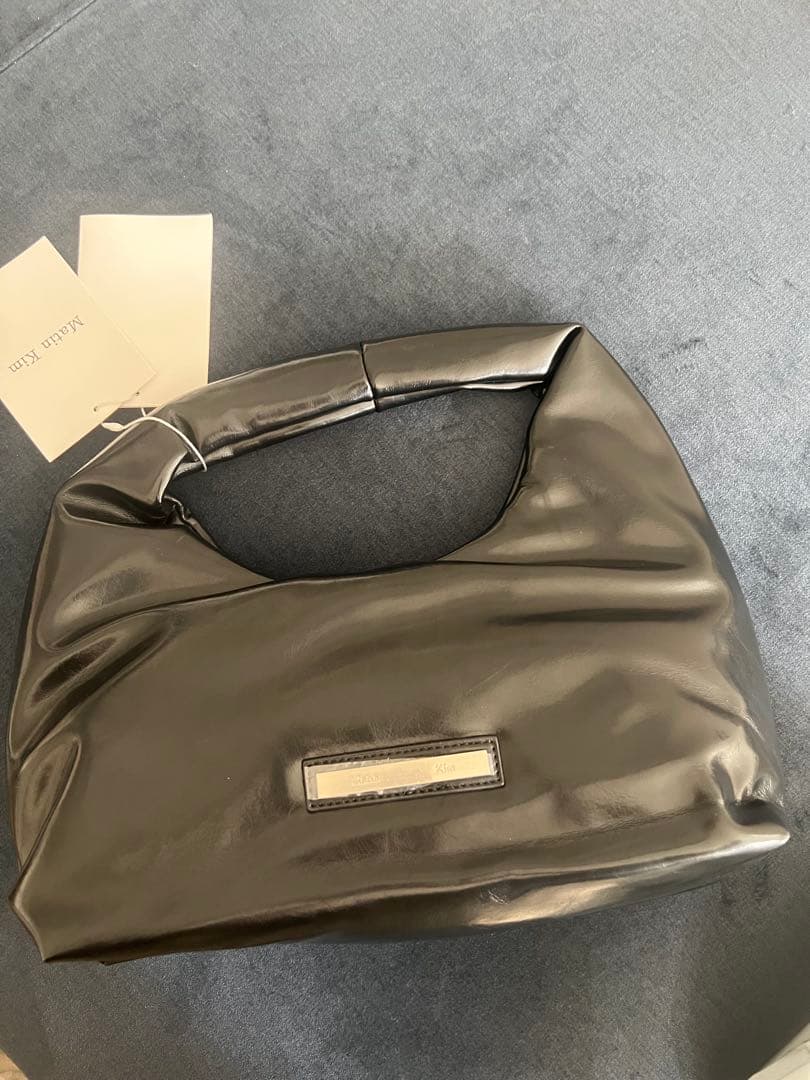 Matin Kim ブラック ショルダーバッグ