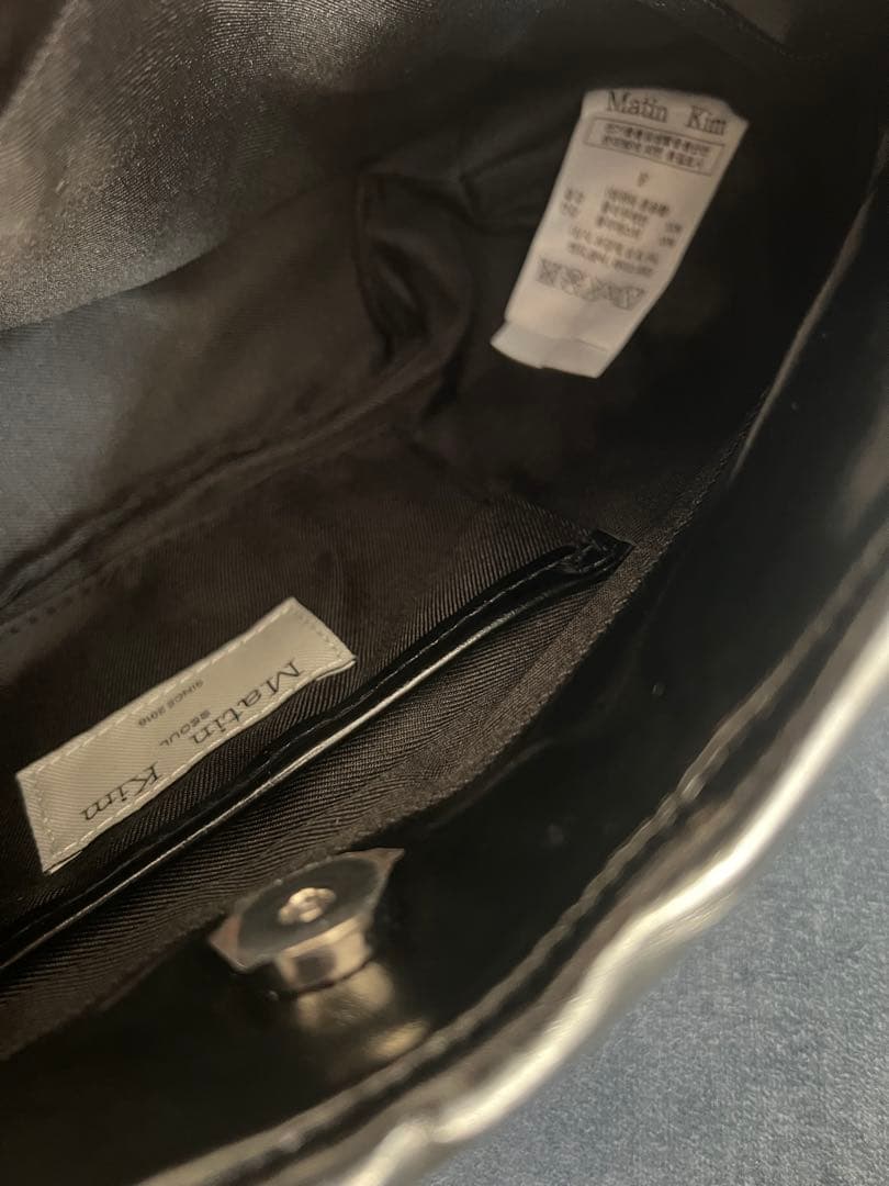 Matin Kim ブラック ショルダーバッグ