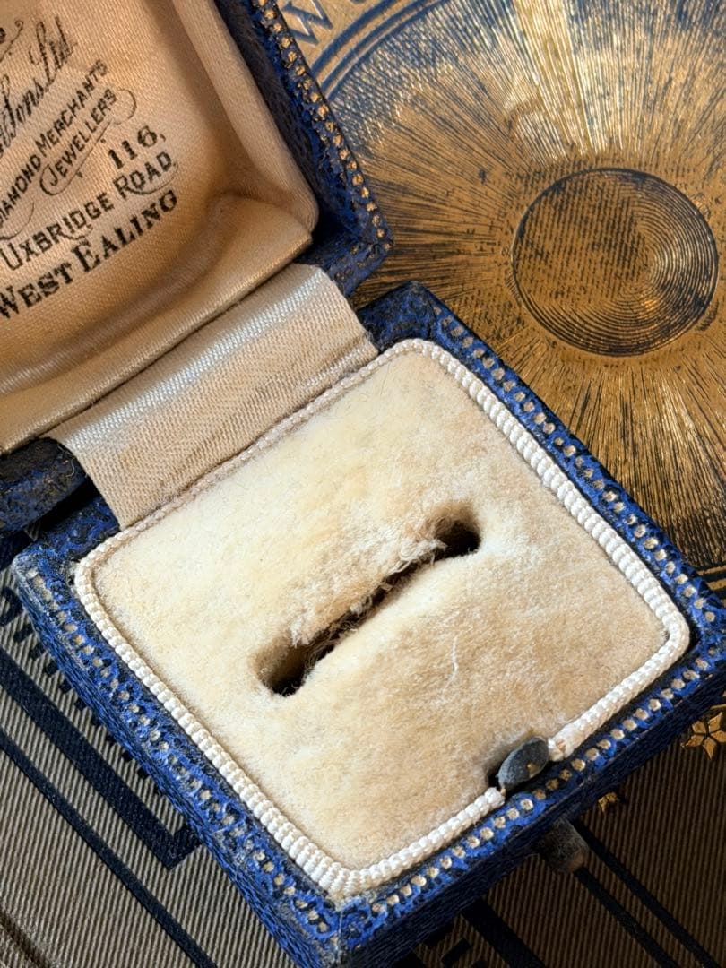 イギリス　ジュエリーボックス　アクセサリーケース　アンティーク リングケース