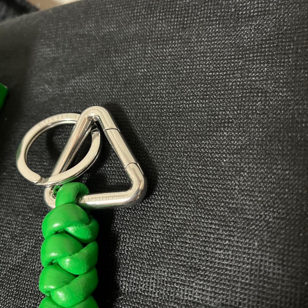 BOTTEGA VENETA グリーンレザー編み込みキーホルダー