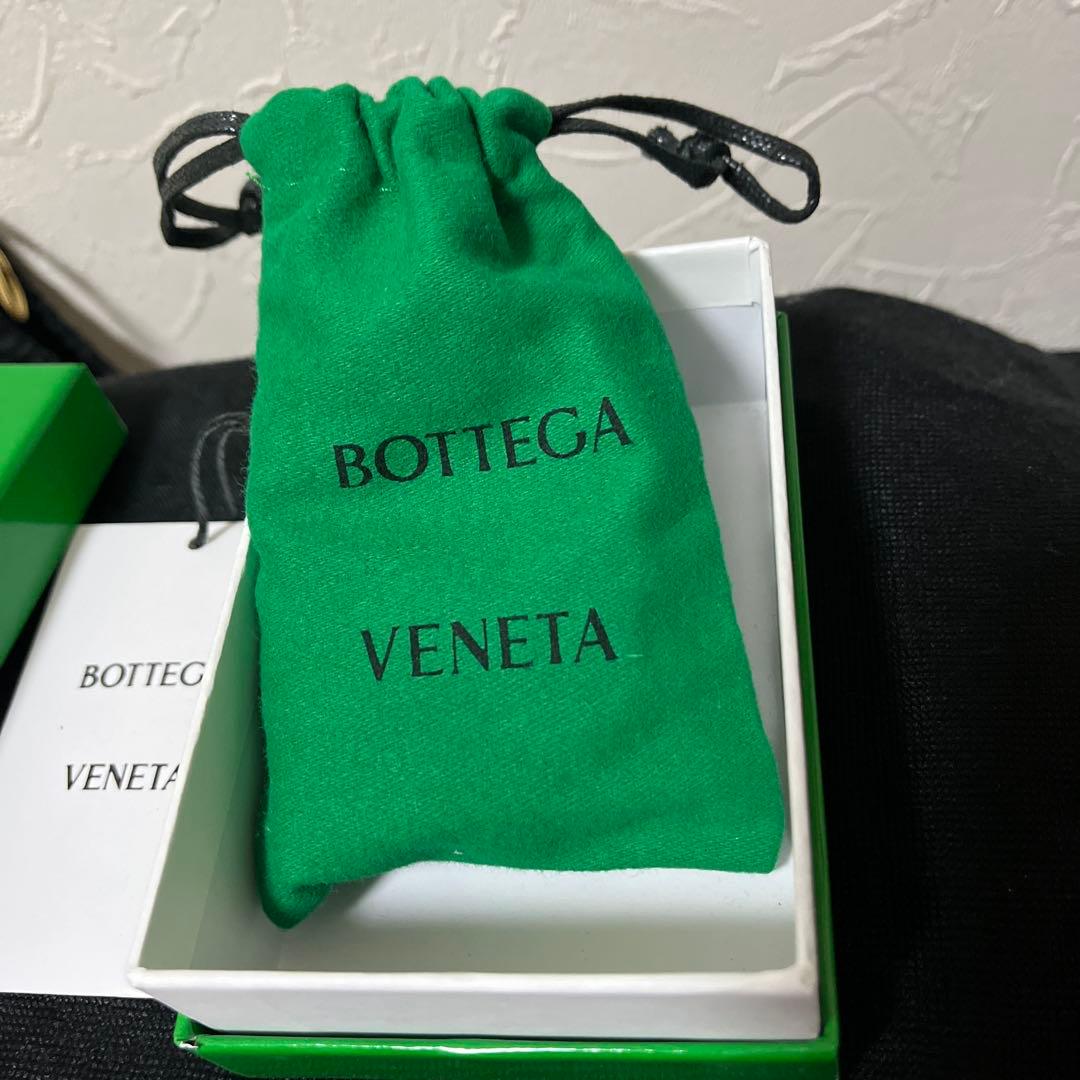 BOTTEGA VENETA グリーンレザー編み込みキーホルダー