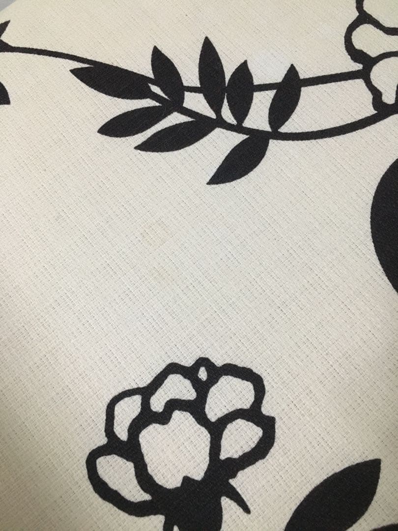 残り一点のみ　ソファ　1人掛け　花柄　ホワイト　ブラック