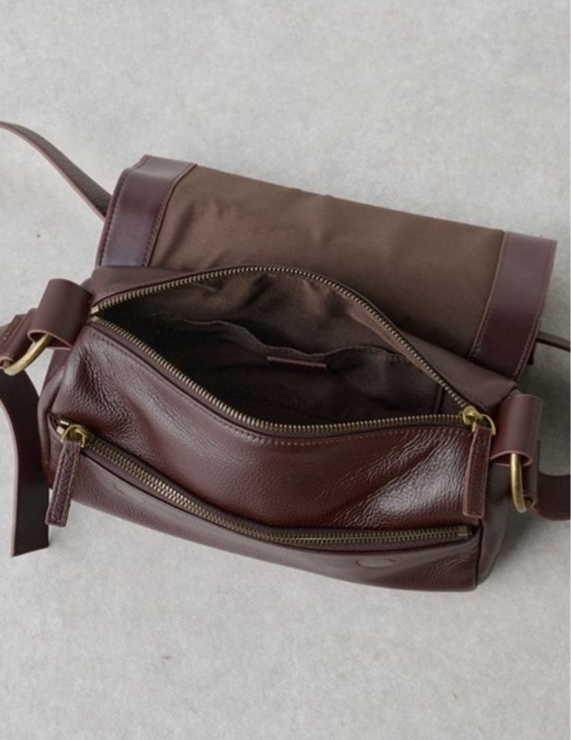 ＊タグ付き未使用＊BEARDSLEY ビアズリー レザーボディバッグ ブラック