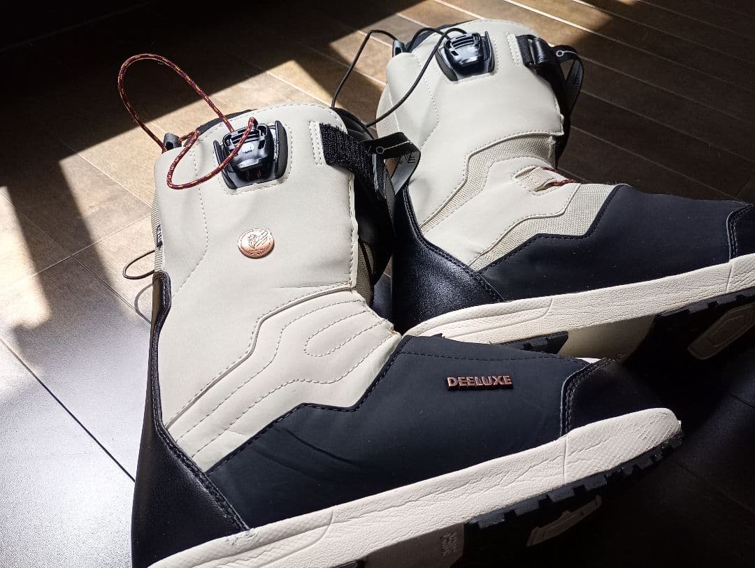 DEELUXE EMPIRE LARAスノーボードブーツ ホワイト/ブラック