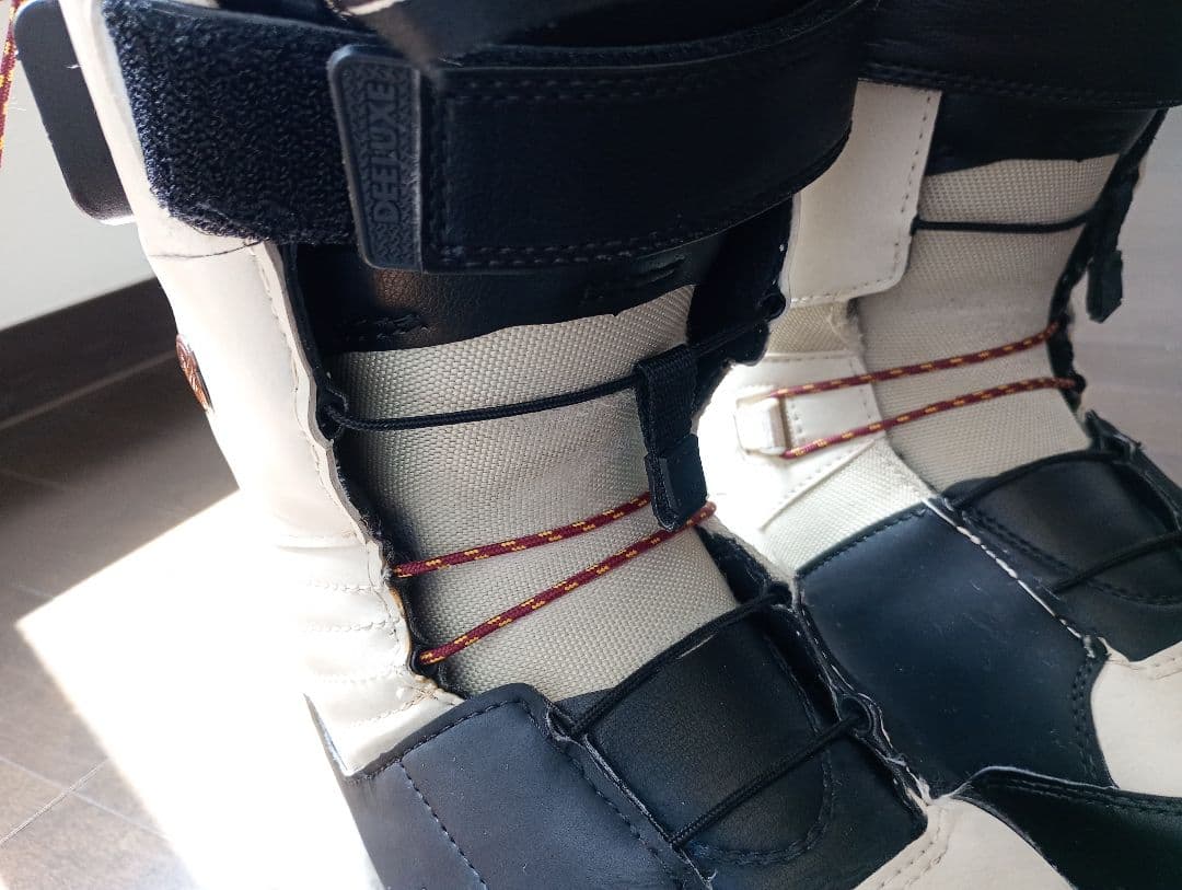 DEELUXE EMPIRE LARAスノーボードブーツ ホワイト/ブラック