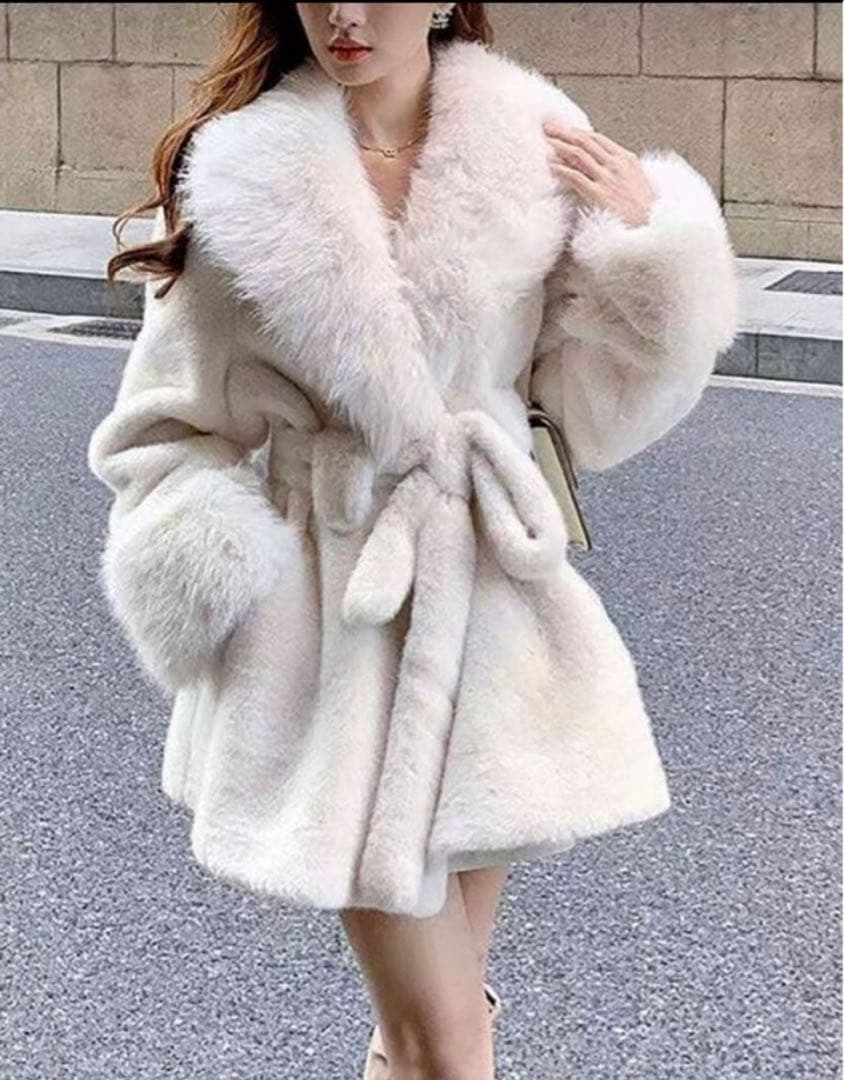 【新品未使用】ホワイトファーコート ベルト付き♡