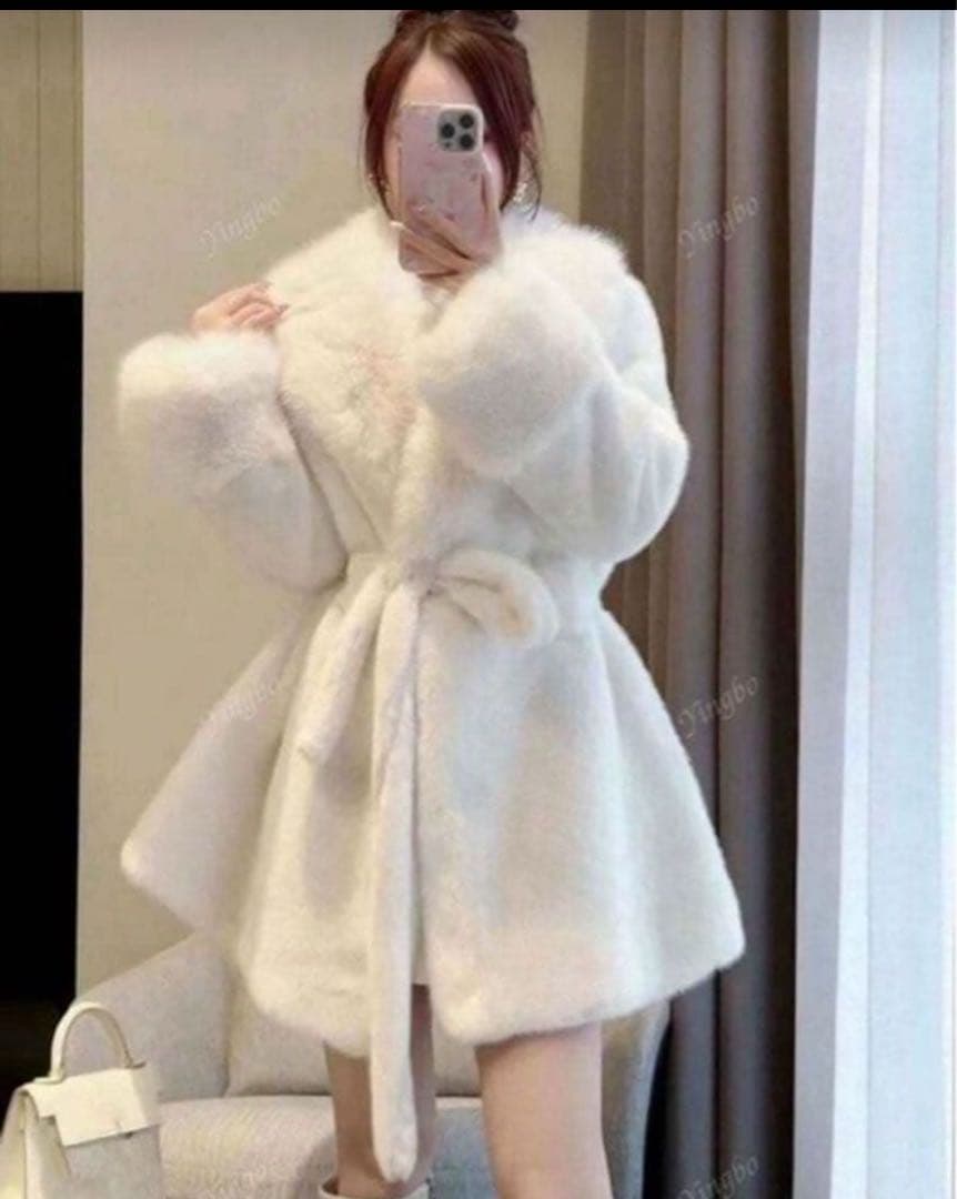 【新品未使用】ホワイトファーコート ベルト付き♡