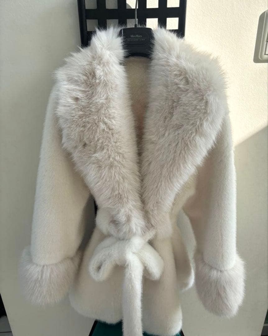 【新品未使用】ホワイトファーコート ベルト付き♡
