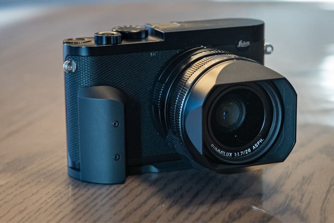 Leica Q2 ライカ　予備バッテリー・グリップ付き