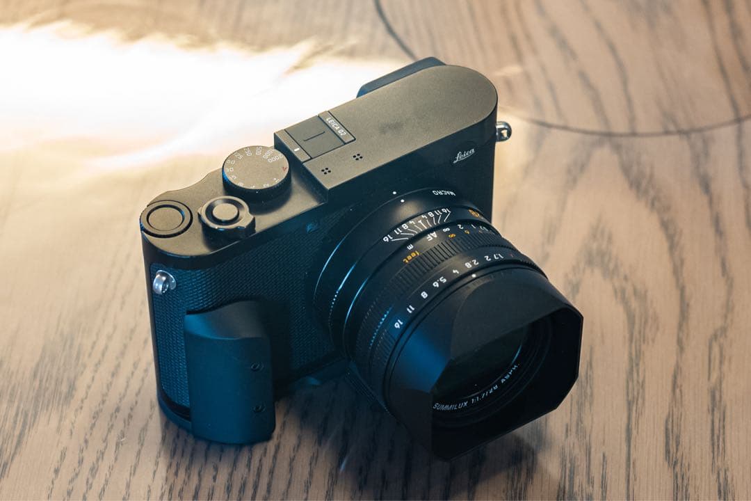 Leica Q2 ライカ　予備バッテリー・グリップ付き