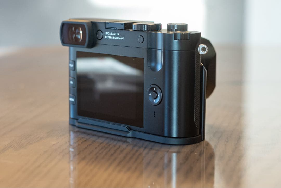 Leica Q2 ライカ　予備バッテリー・グリップ付き