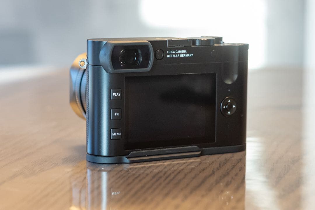 Leica Q2 ライカ　予備バッテリー・グリップ付き