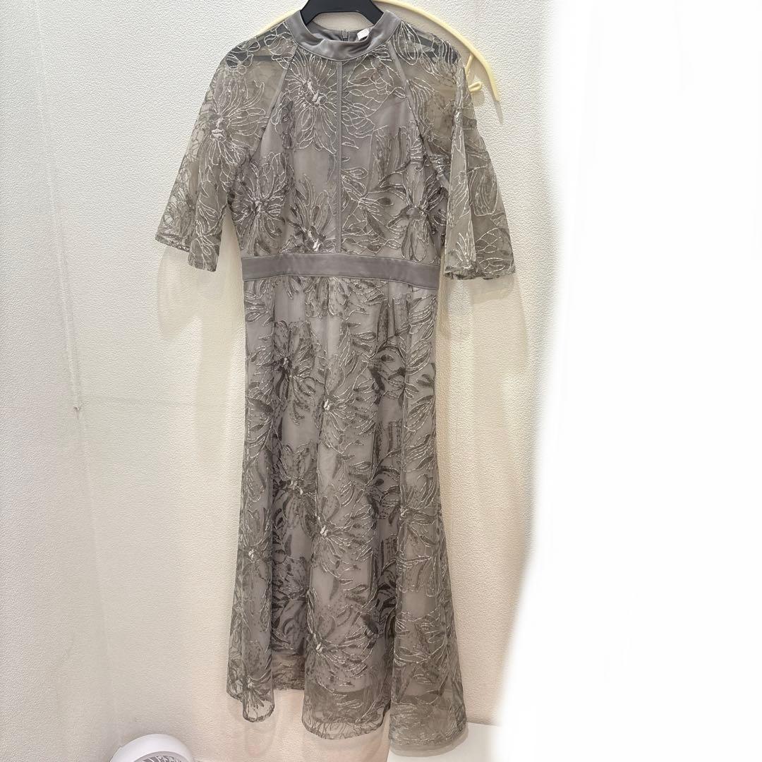 【LEJA】スパンコール花柄刺繍Aラインワンピースドレス　グレー　M