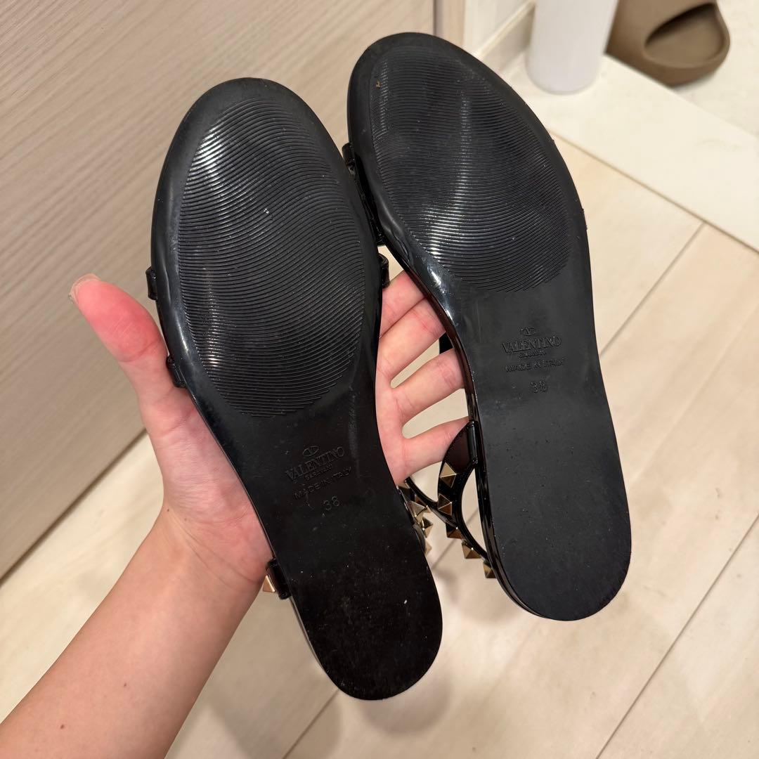 Valentino スタッズ付きブラックサンダル 38