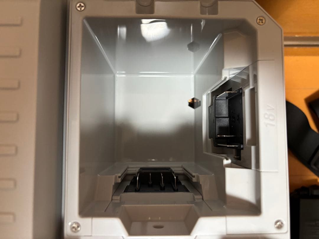 マキタ　保冷温庫　CW003G