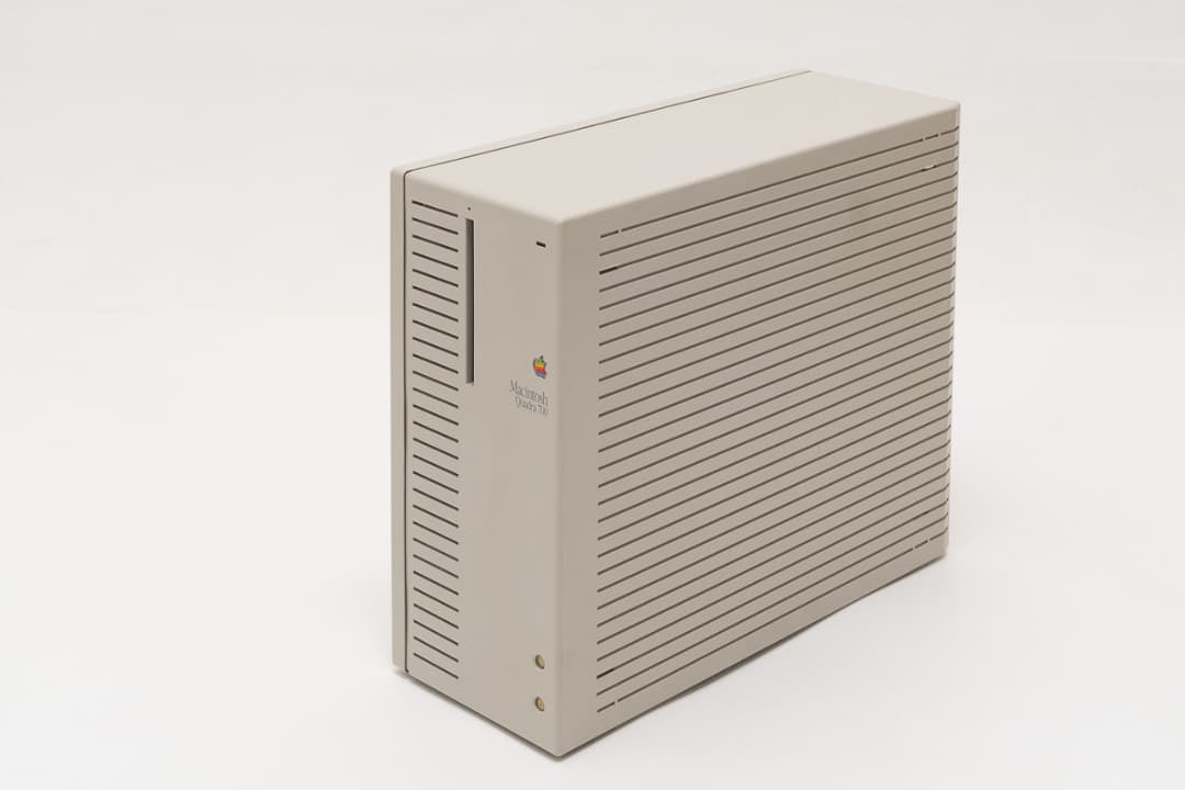 Macintosh Quadra 700 未使用外装パーツ
