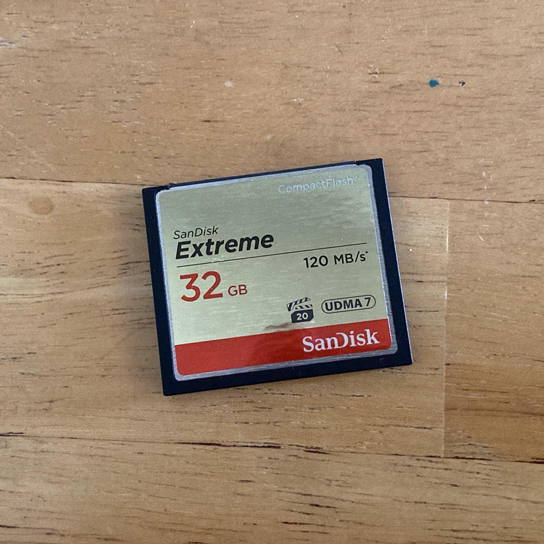 Nikon D800 バッテリーグリップ CFカード込み