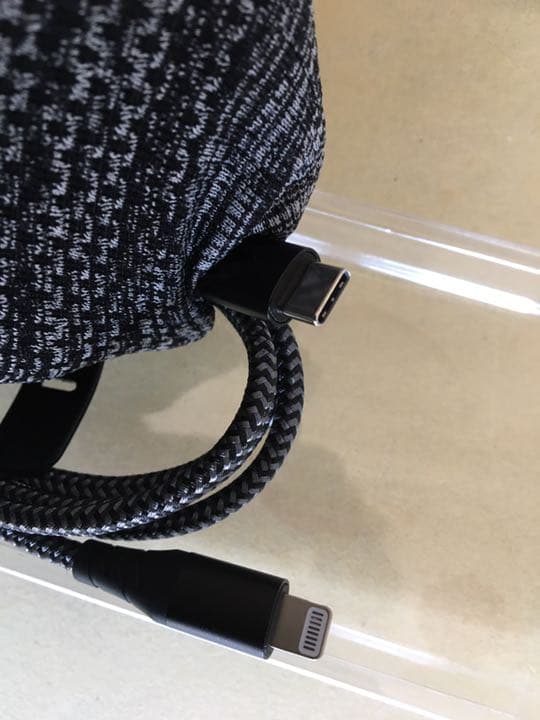 USB-C - Lightningケーブル
