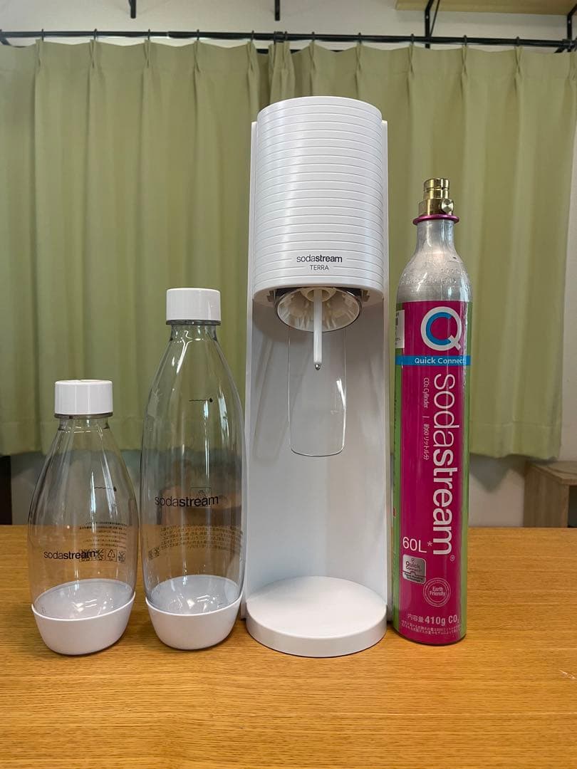 sodastream TERRA ホワイト 炭酸水メーカー 本体とボトル2本付き