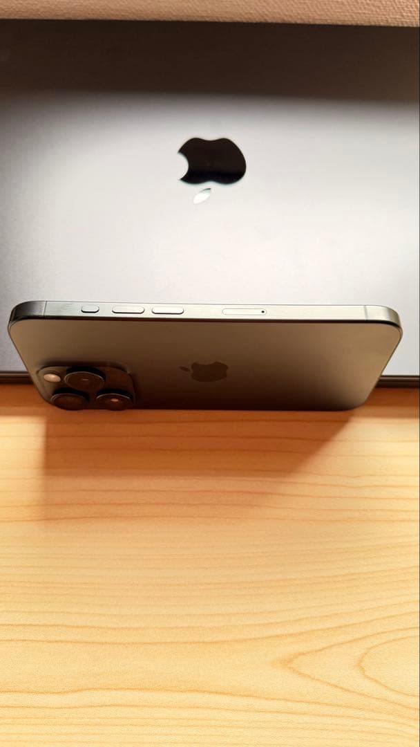 Apple iPhone 15 Pro スペースグレー 256 GB 本体ケース