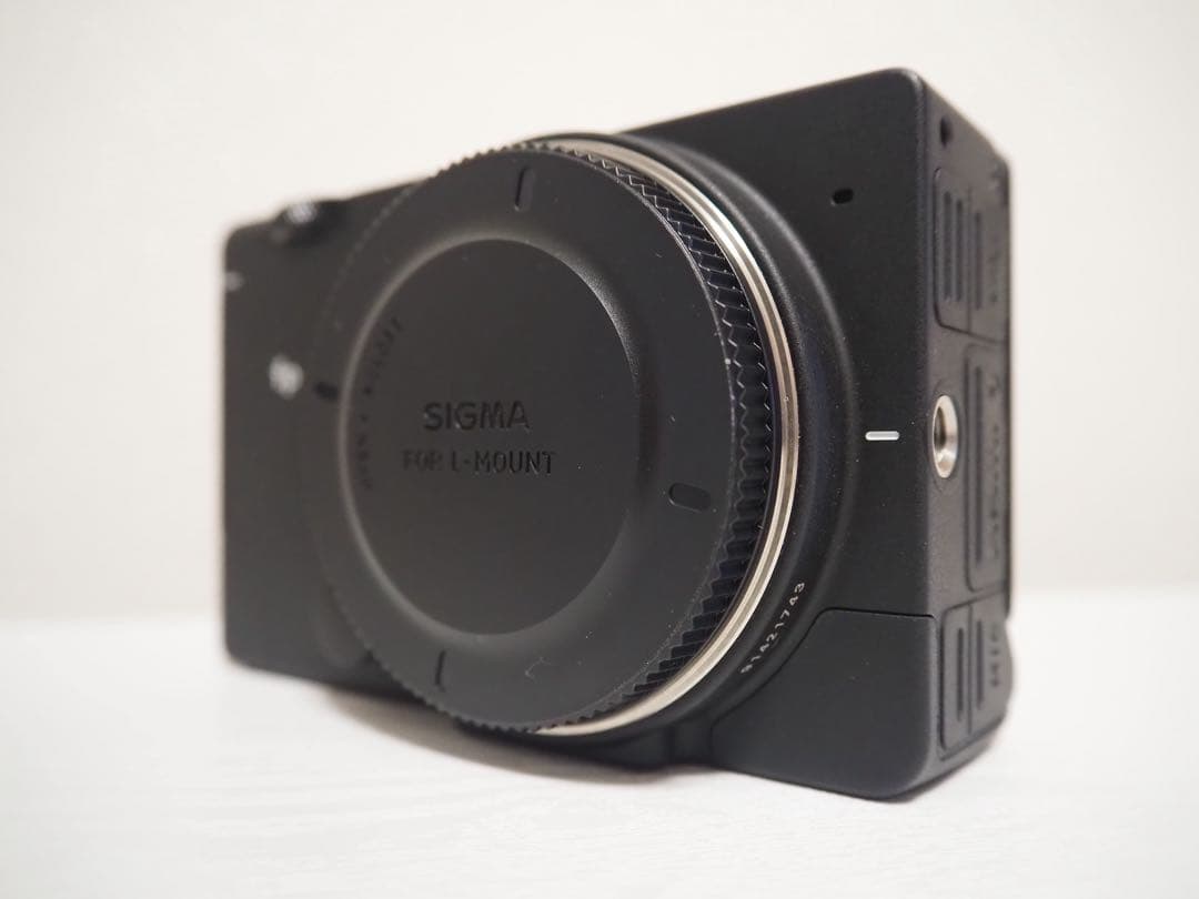 SIGMA fp フルサイズミラーレス一眼カメラ 液晶保護フィルム予備付き