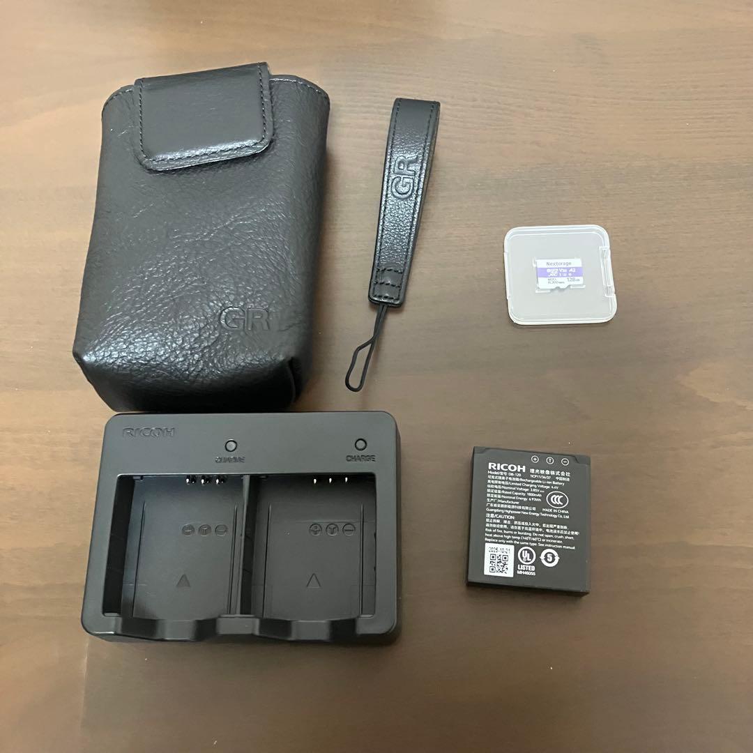 RICOH GR IV ショット数100以下 新品同様　アクセサリー多数付属！