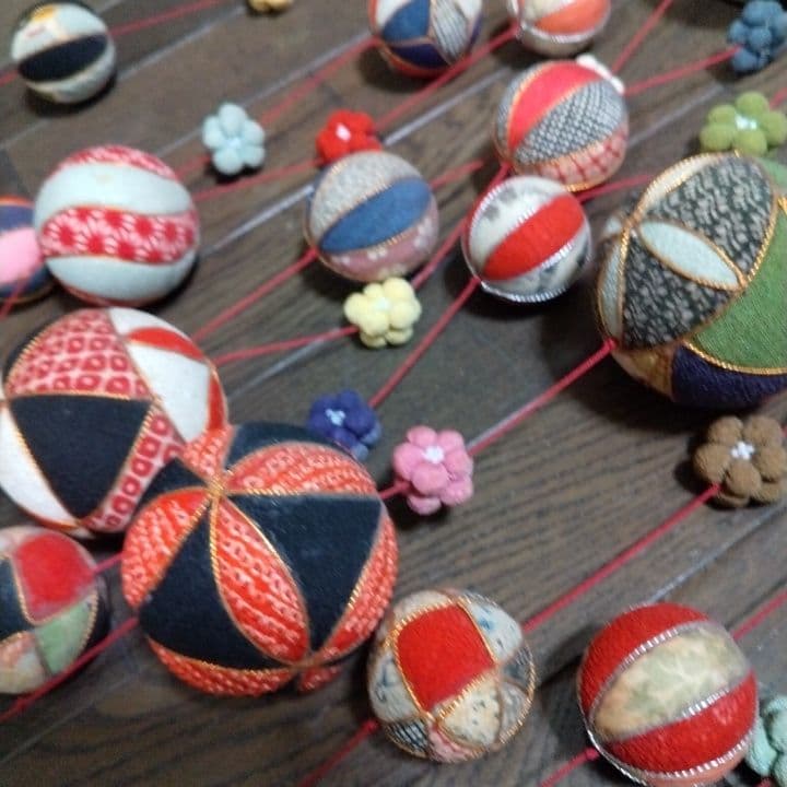 吊し雛古布ボール飾り
