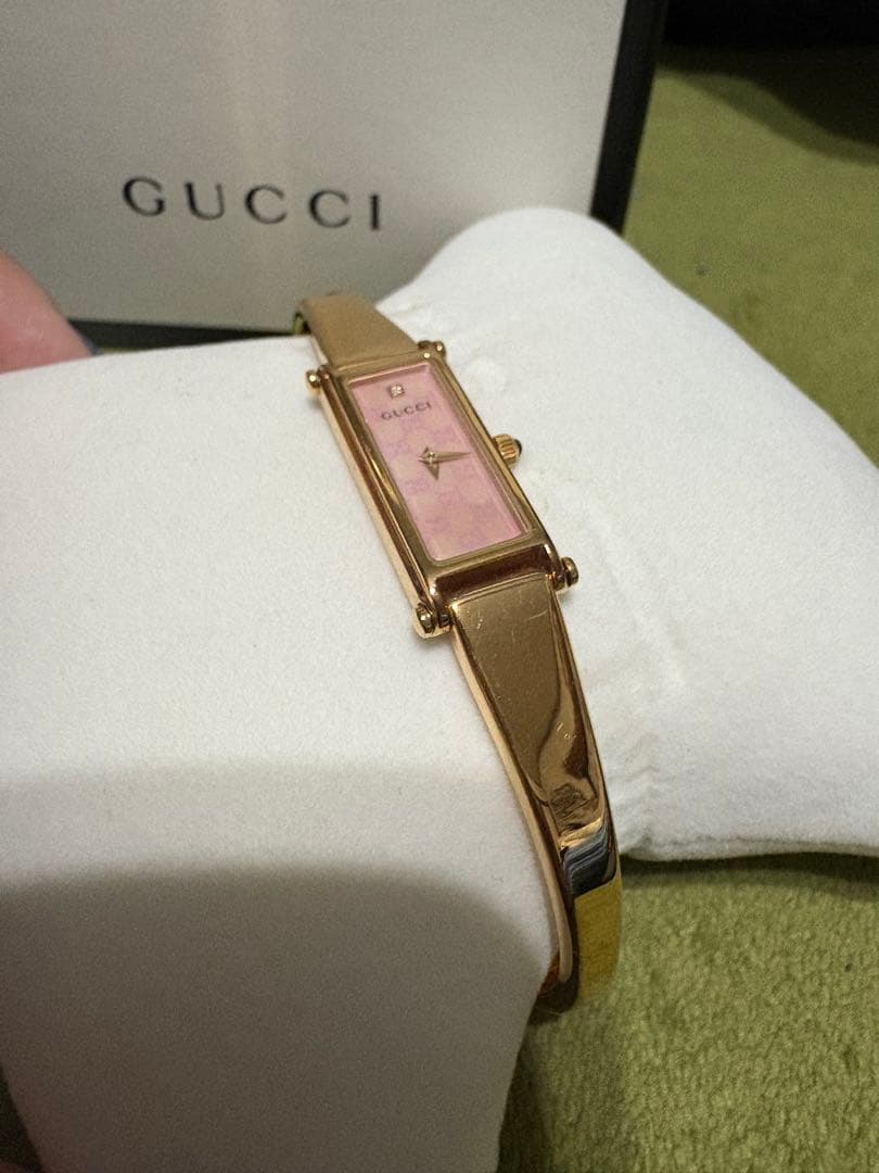 GUCCI ピンク文字盤 ブレスレットウォッチ