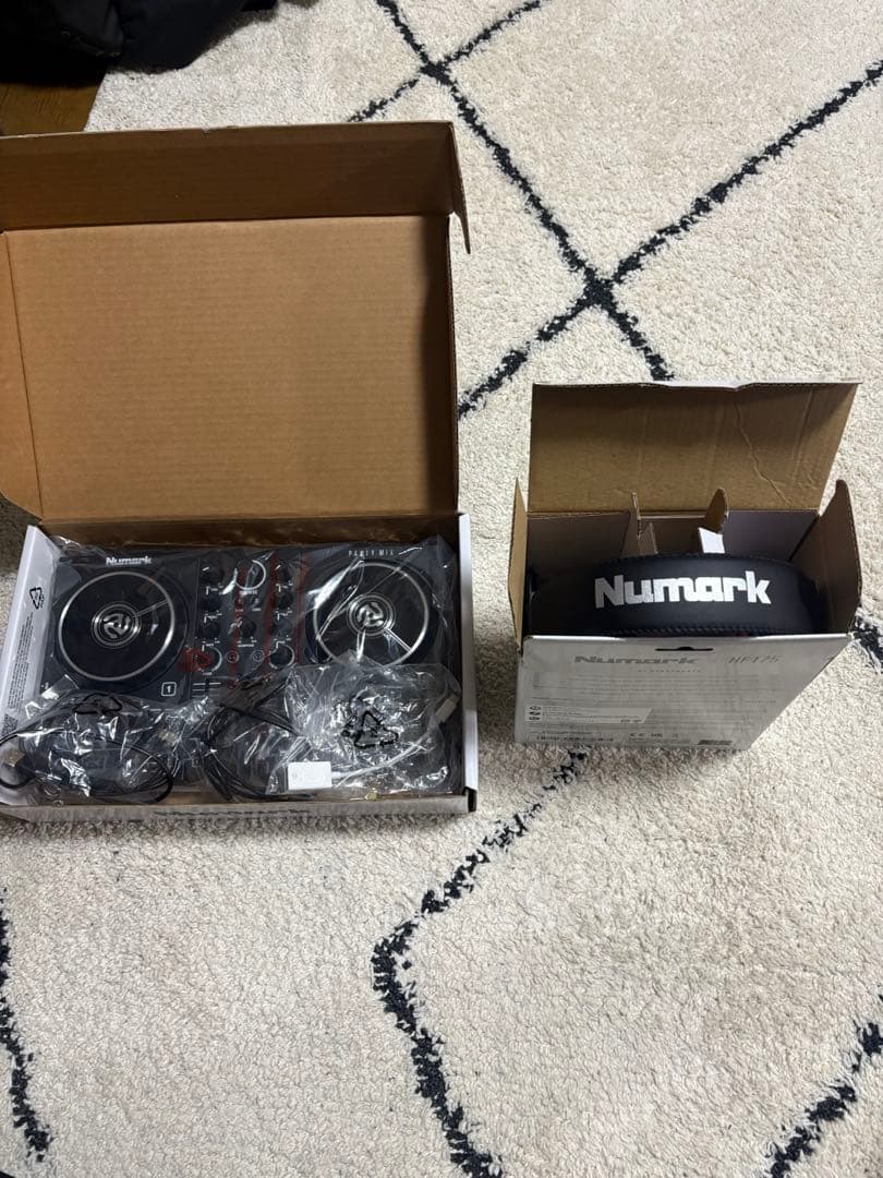 Numark DJコントローラー　Party Mix II＋ヘッドフォン