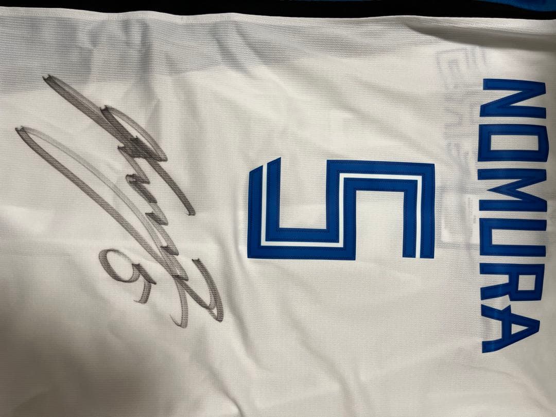 FIGHTERS 野村佑希選手 サイン入りユニフォーム