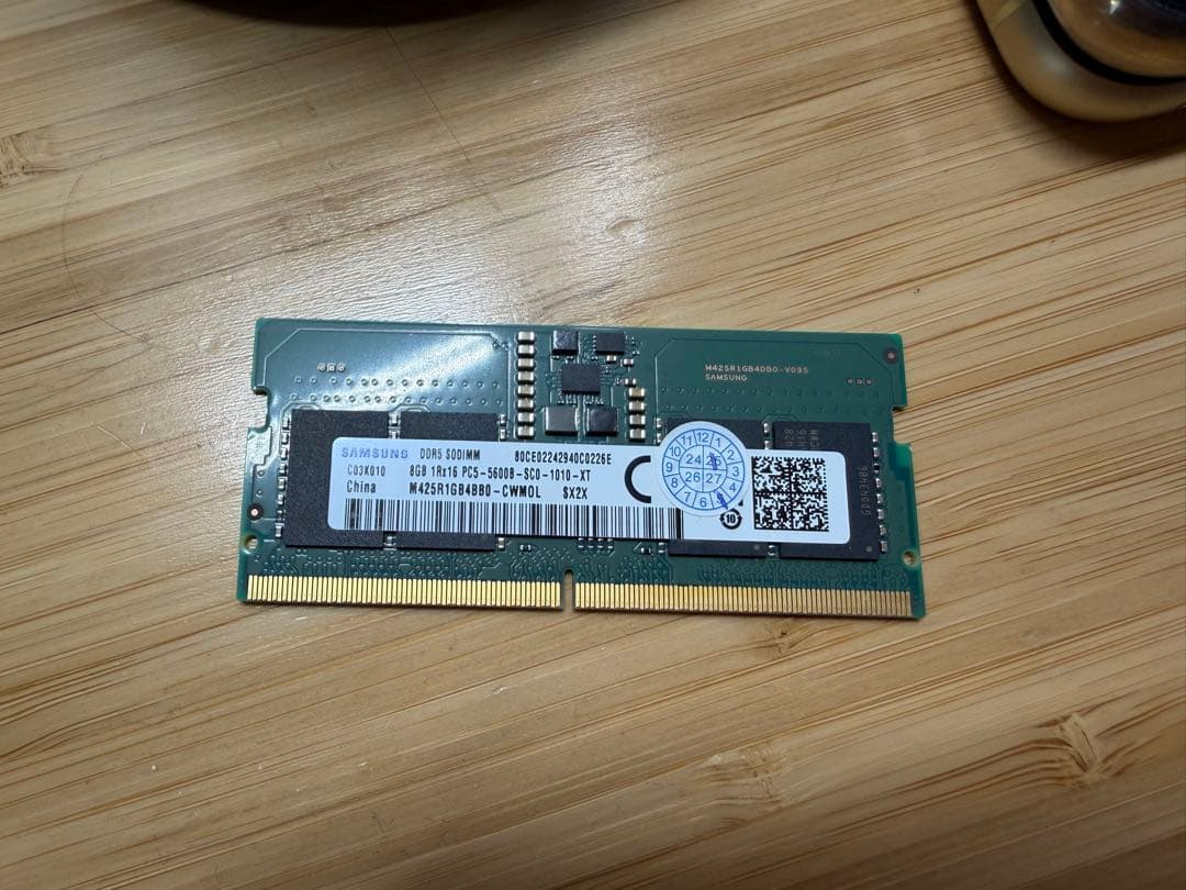 Samsung 8GB DDR5 SO-DIMM メモリー
