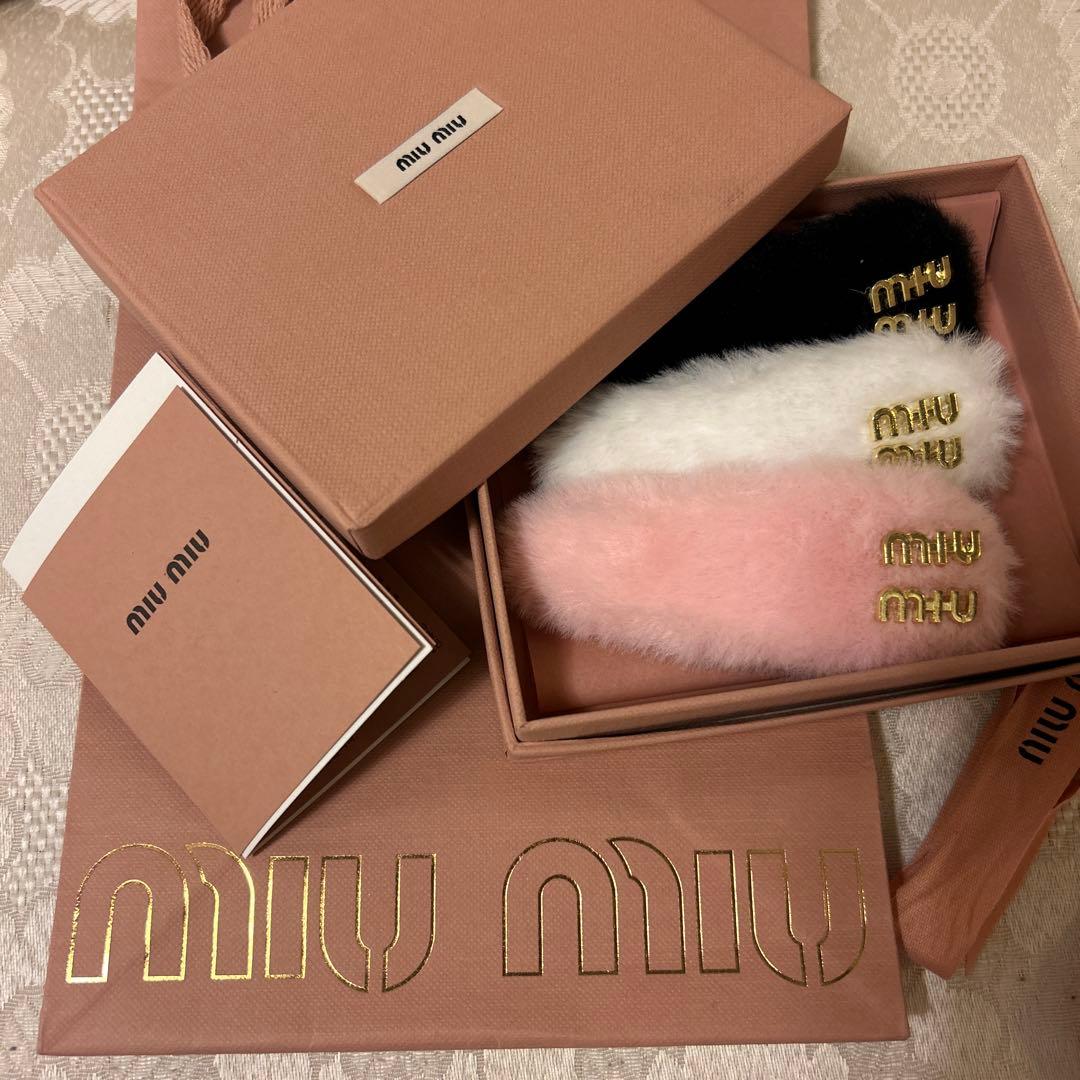 miumiu ヘアクリップ