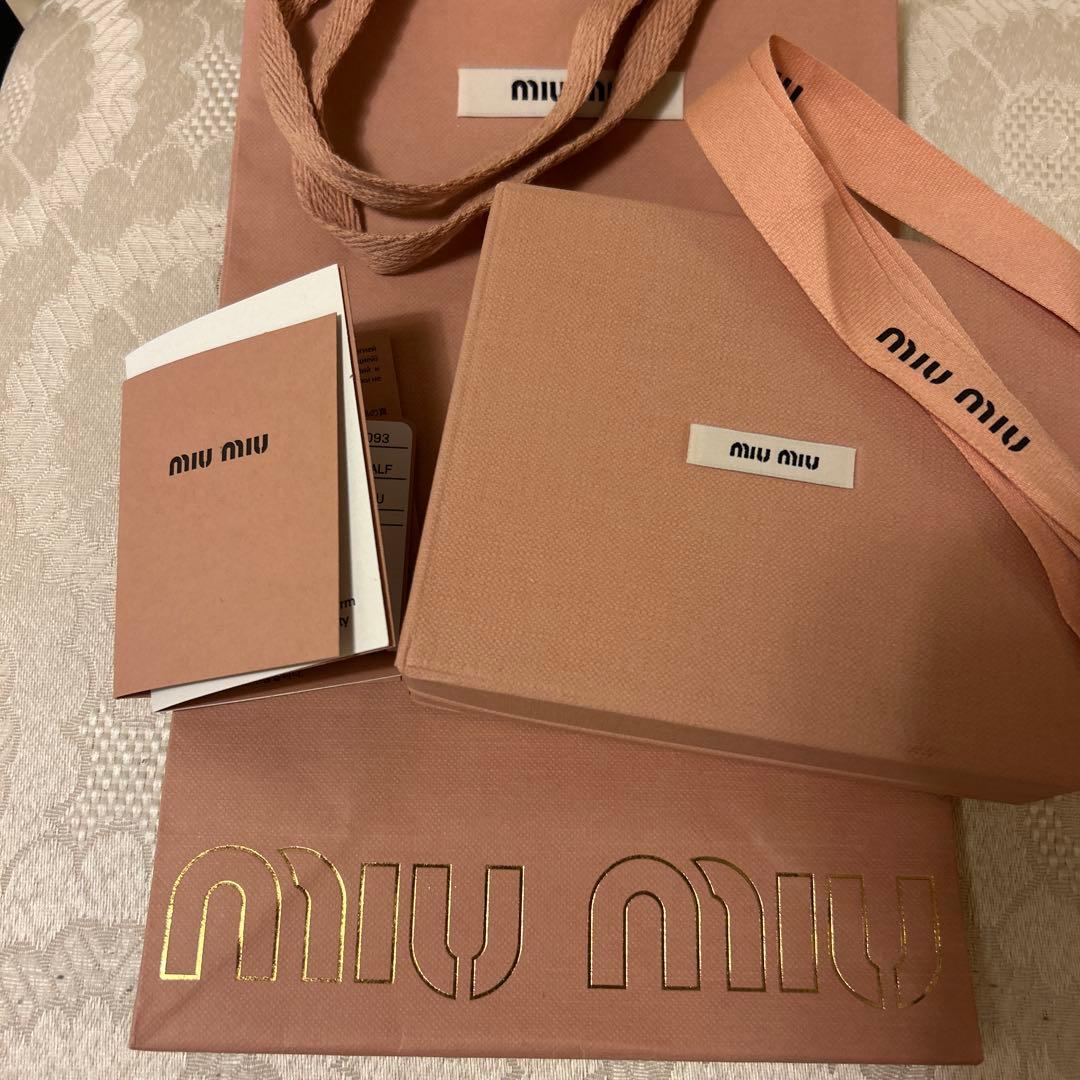 miumiu ヘアクリップ