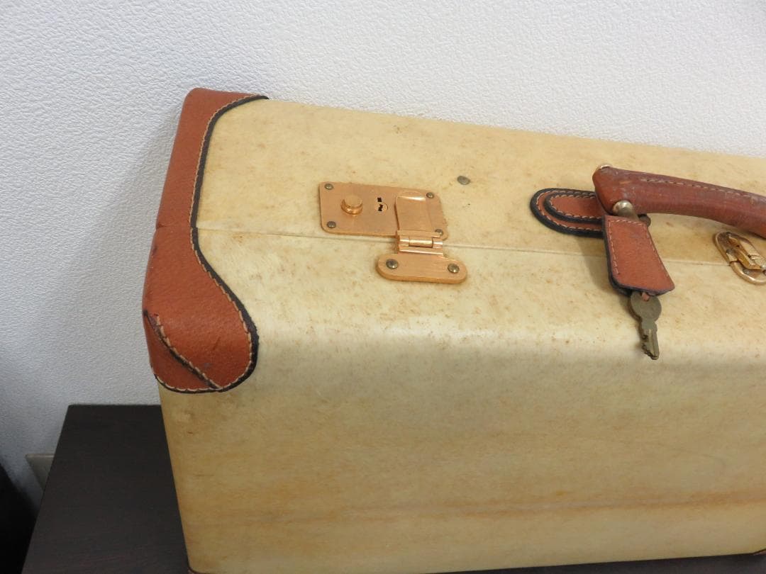 ヴィンテージ 本革トランク アンティーク 鍵付き イタリア製 トランクケース