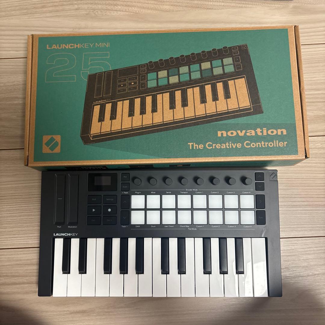 Launchkey Mini mk4 25 MIDIコントローラー