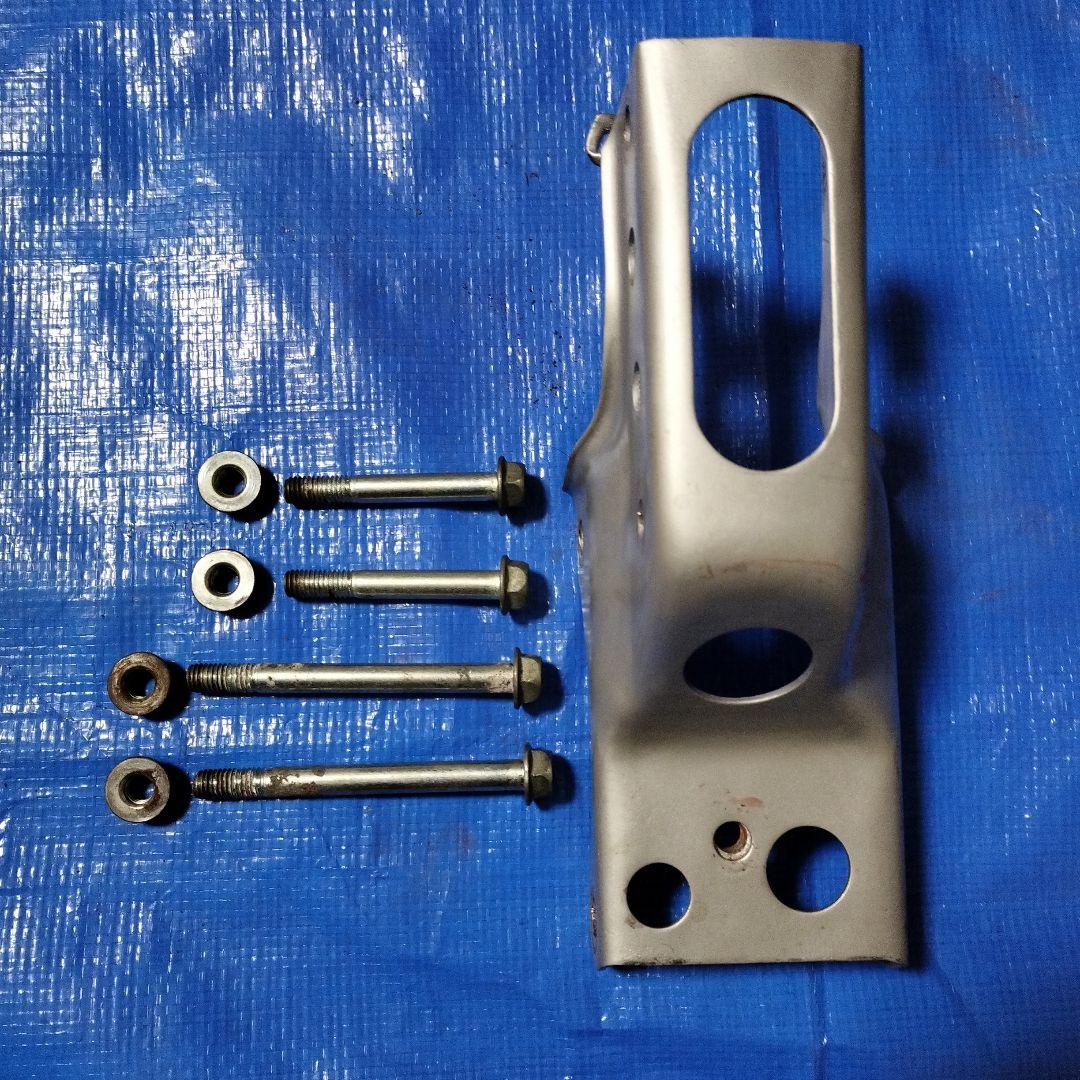 TLR200 純正エンジンハンガー