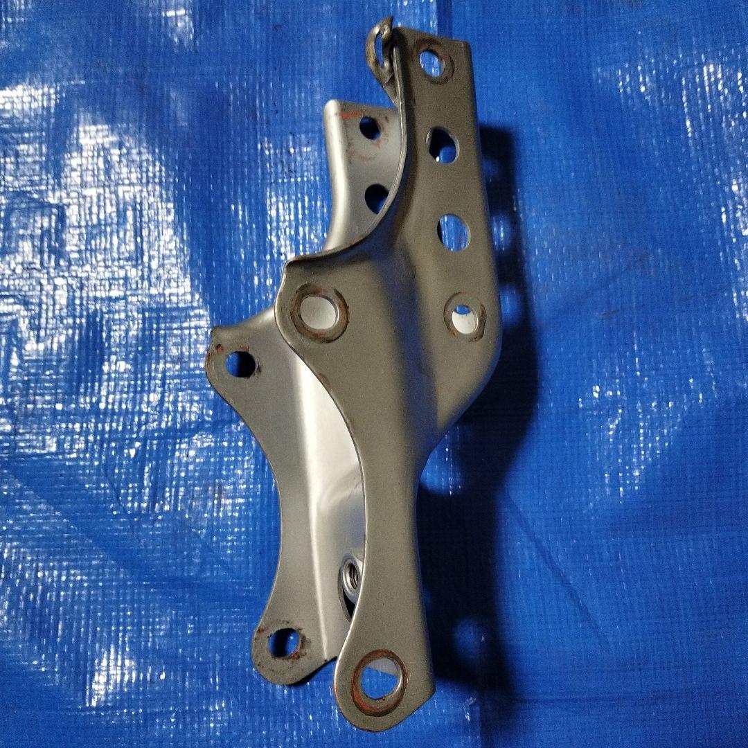 TLR200 純正エンジンハンガー