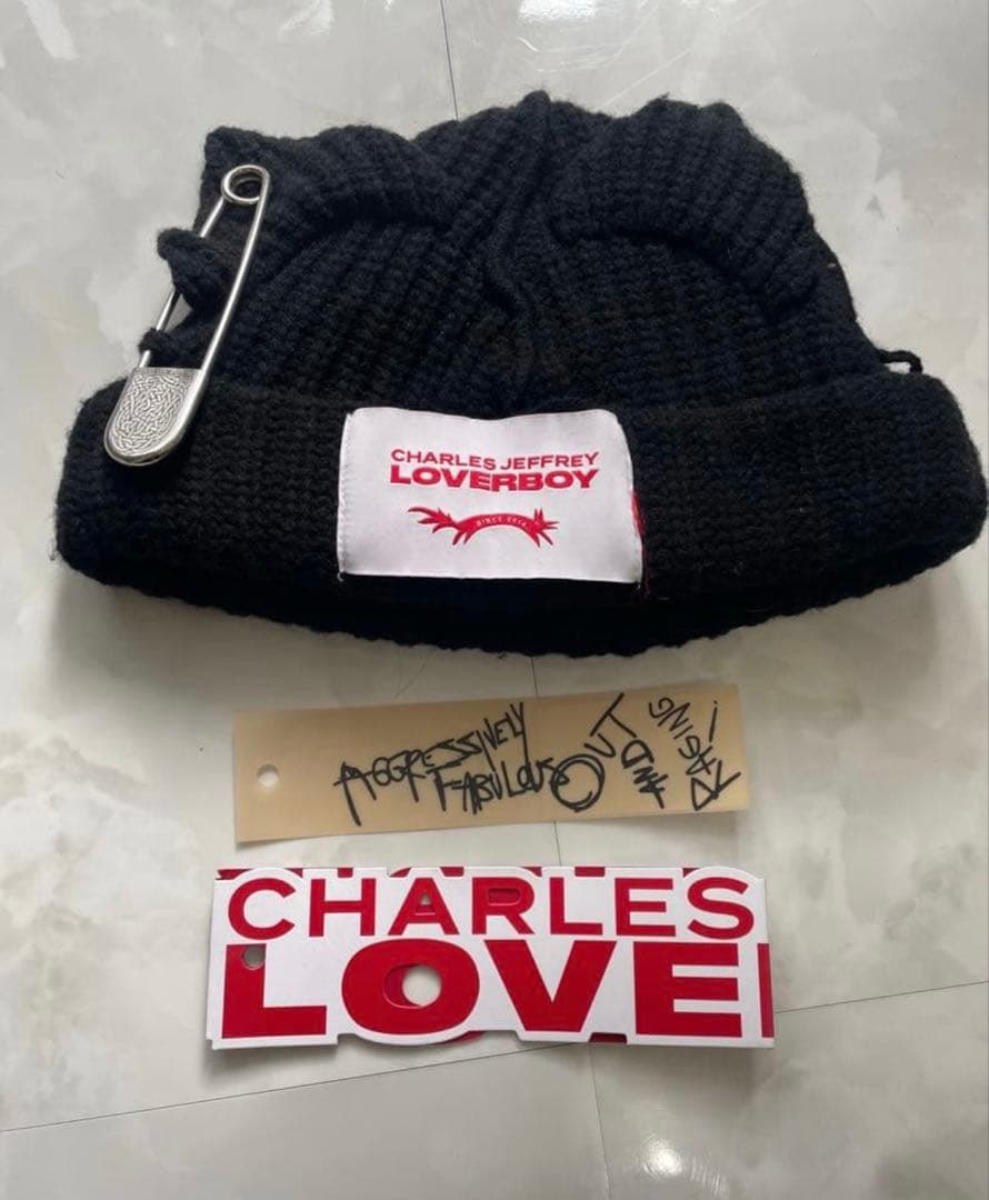 CHARLES JEFFREY LOVERBOY ニット帽　ピン付き