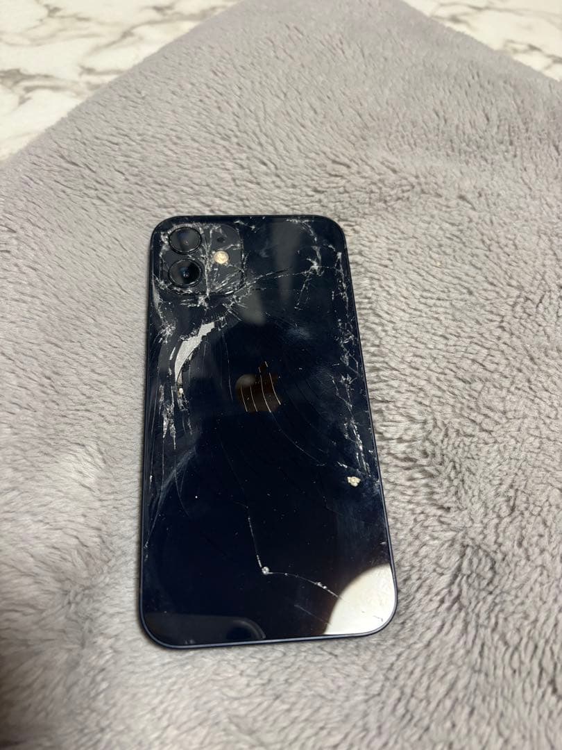 iPhone 12ブラック 背面ひび割れあり