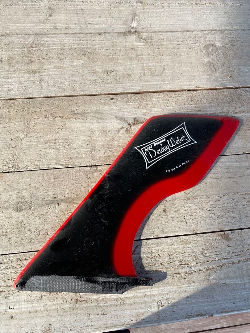 Dewey Weber サーフボードフィン 黒/赤 10インチ