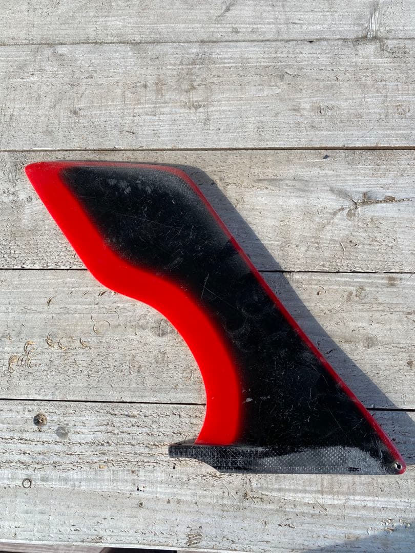 Dewey Weber サーフボードフィン 黒/赤 10インチ