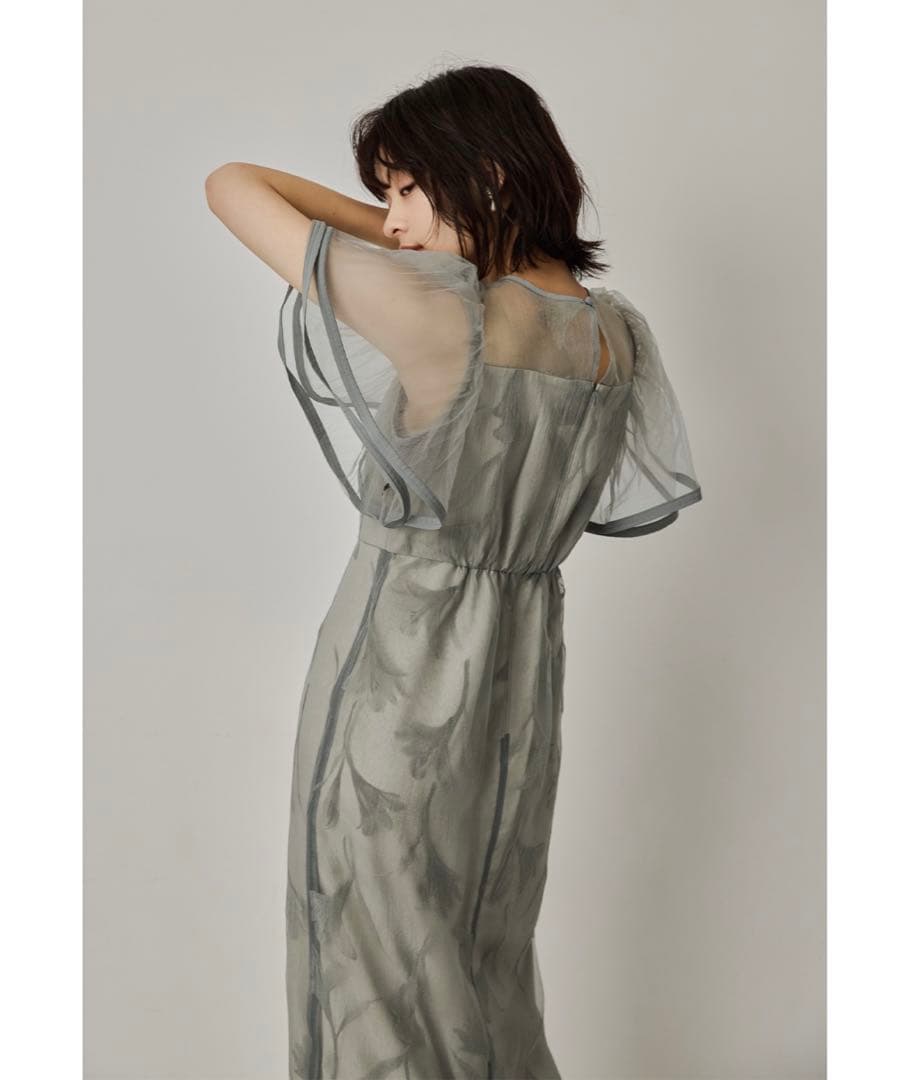 【タグ付き新品】LE’RURE リルアー　サーキュラースリーブフラワードレス