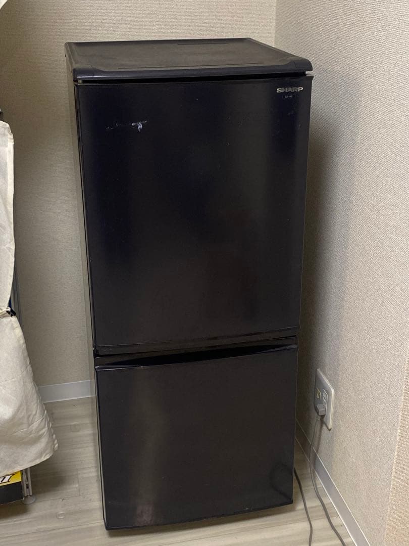 送料込み　SHARP 140L 冷蔵庫 SJ-14S ブラック