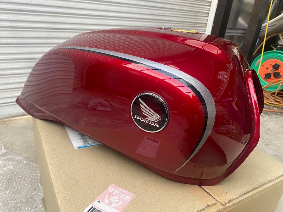 ● 早いもの勝ち　CB1100 純正タンク　2014年EX 17L