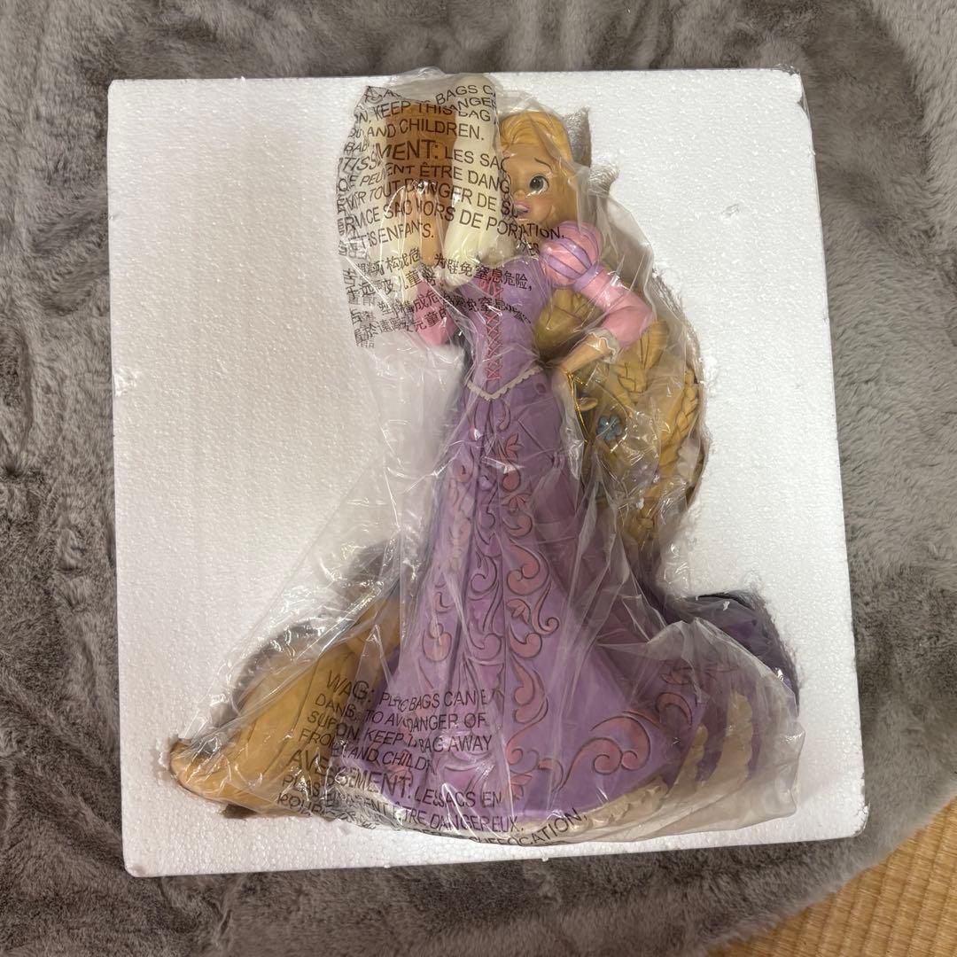 Disney ディズニー　塔の上のラプンツェル　置物