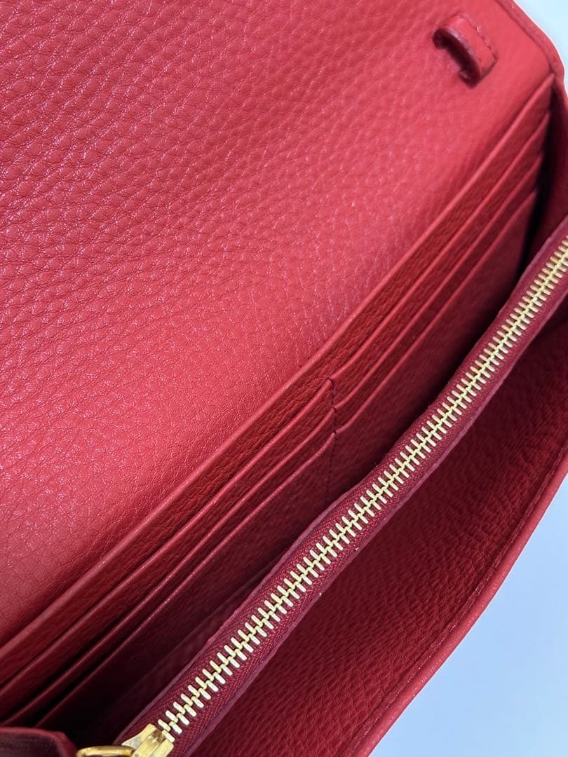 PRADA レッド 長財布