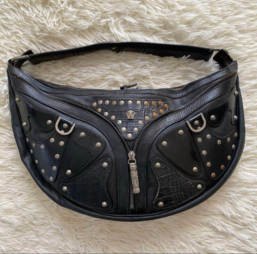 ヴェルサーチ ホーボー ショルダーバック メデューサ レザー スタッズ 黒