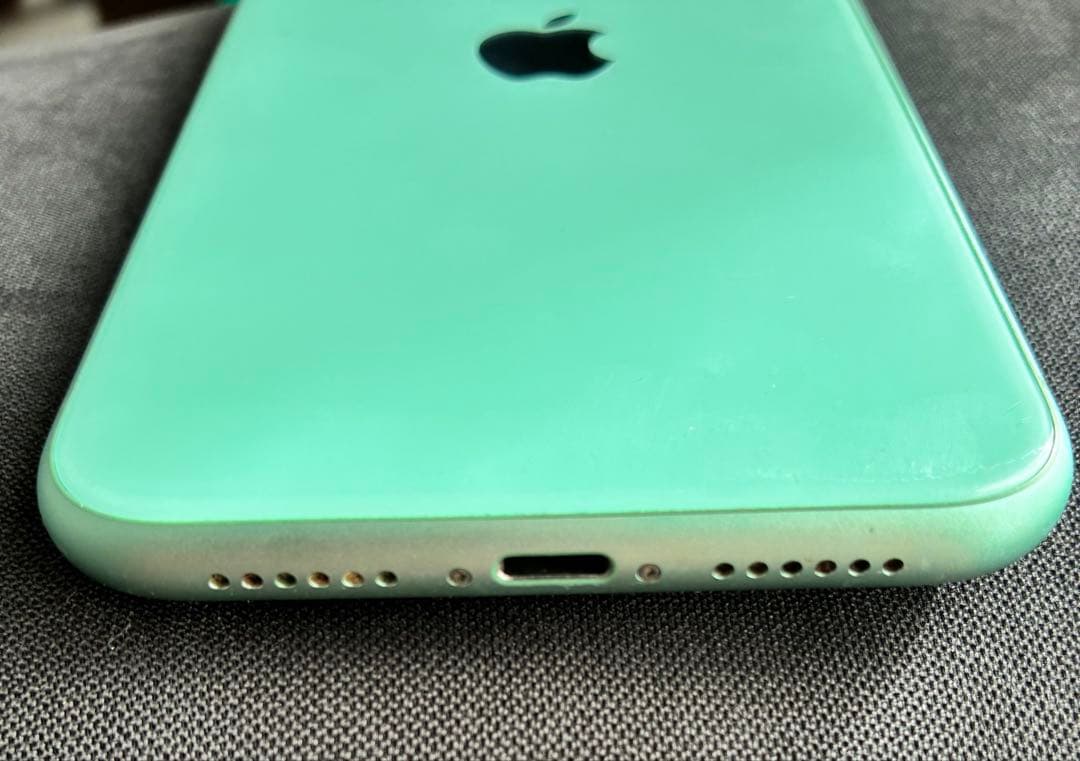 【液晶画面に若干難あり】Apple iPhone 11 64GBグリーン