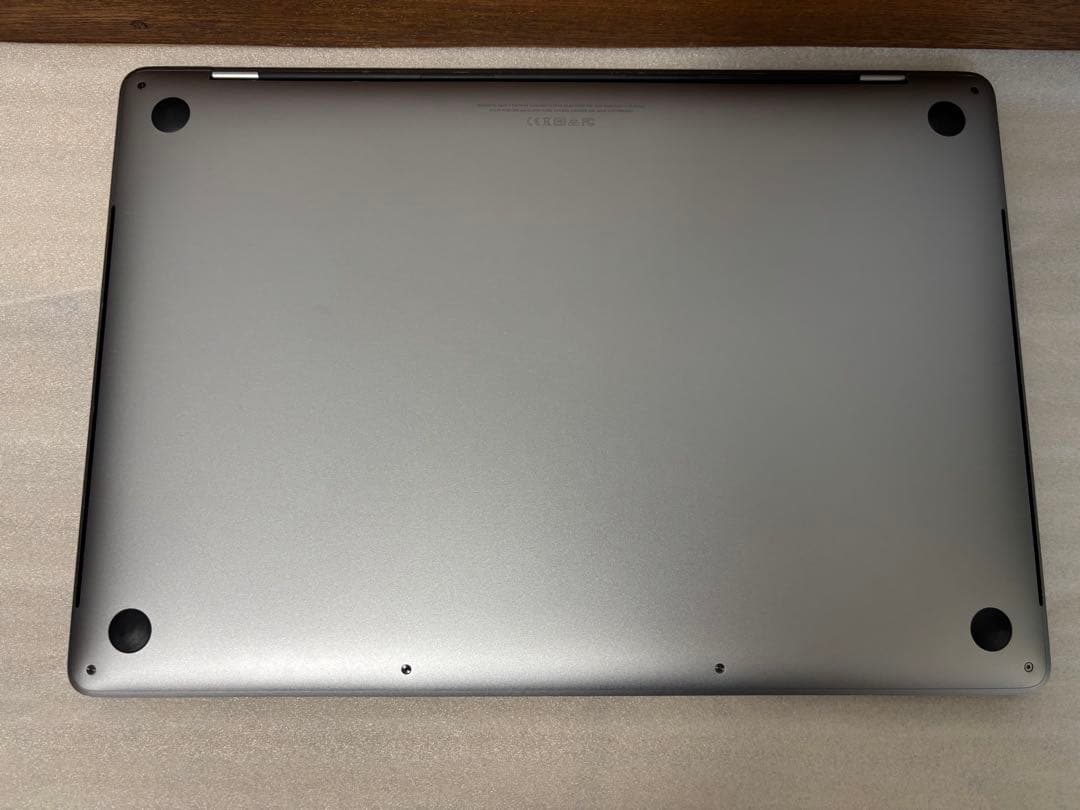 Macbook Pro 15インチ　A1990 i7 Touch Bar ID
