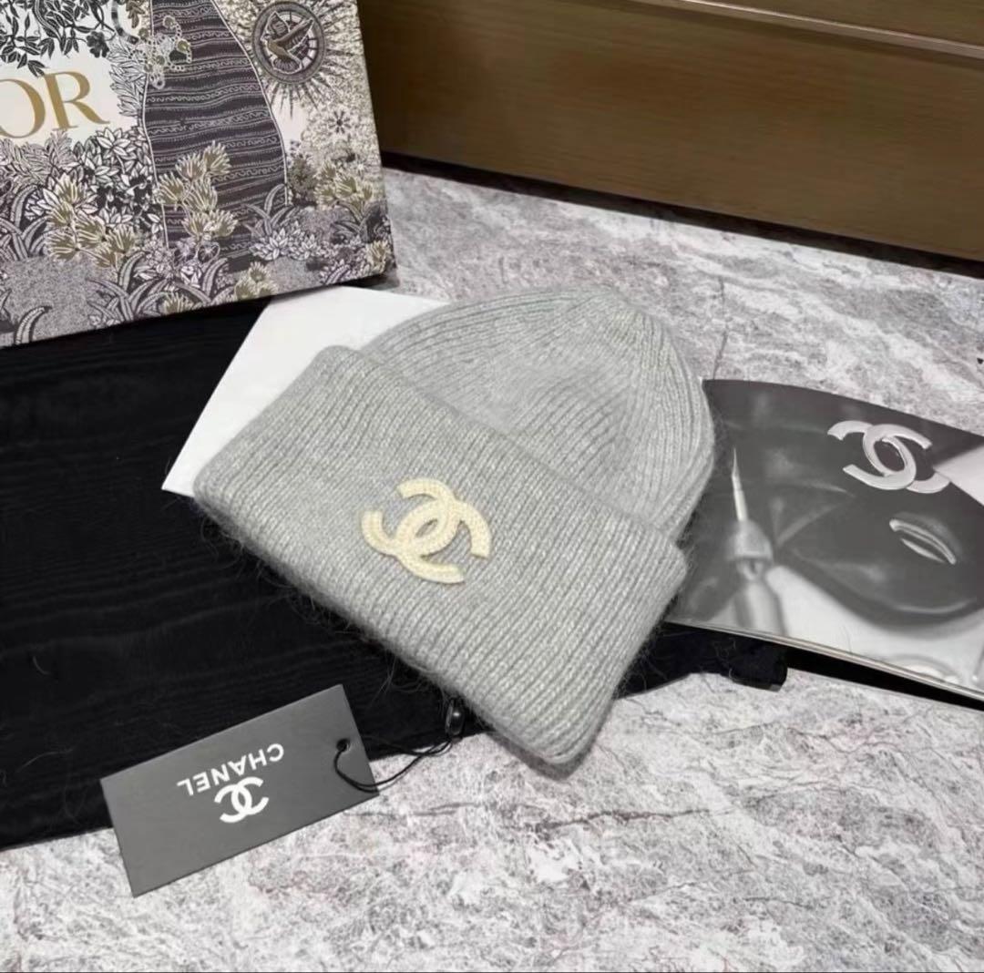 CHANEL ライトグレー ニット帽